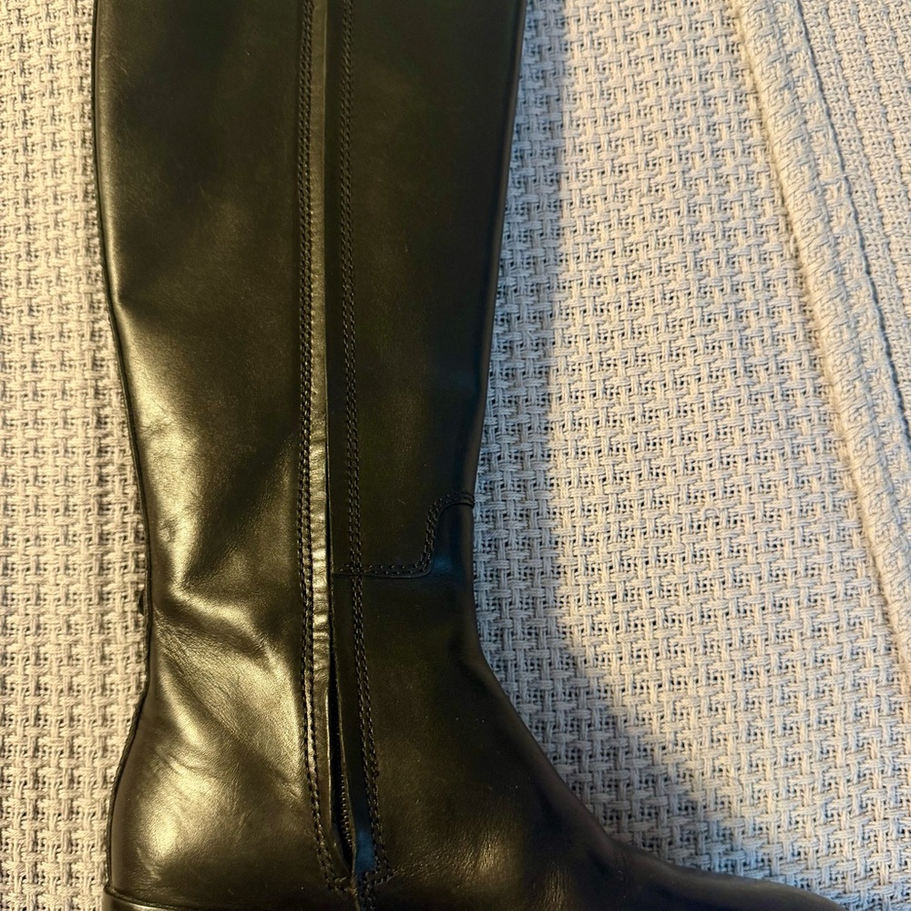 Tory Burch Perfect Black Wyatt 2 Boot Calf Leather Stretch. Like New! - Picture 5 of 12